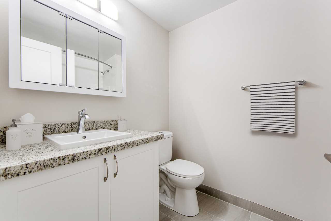 212 Davis Apartments - Photo 4 of 12