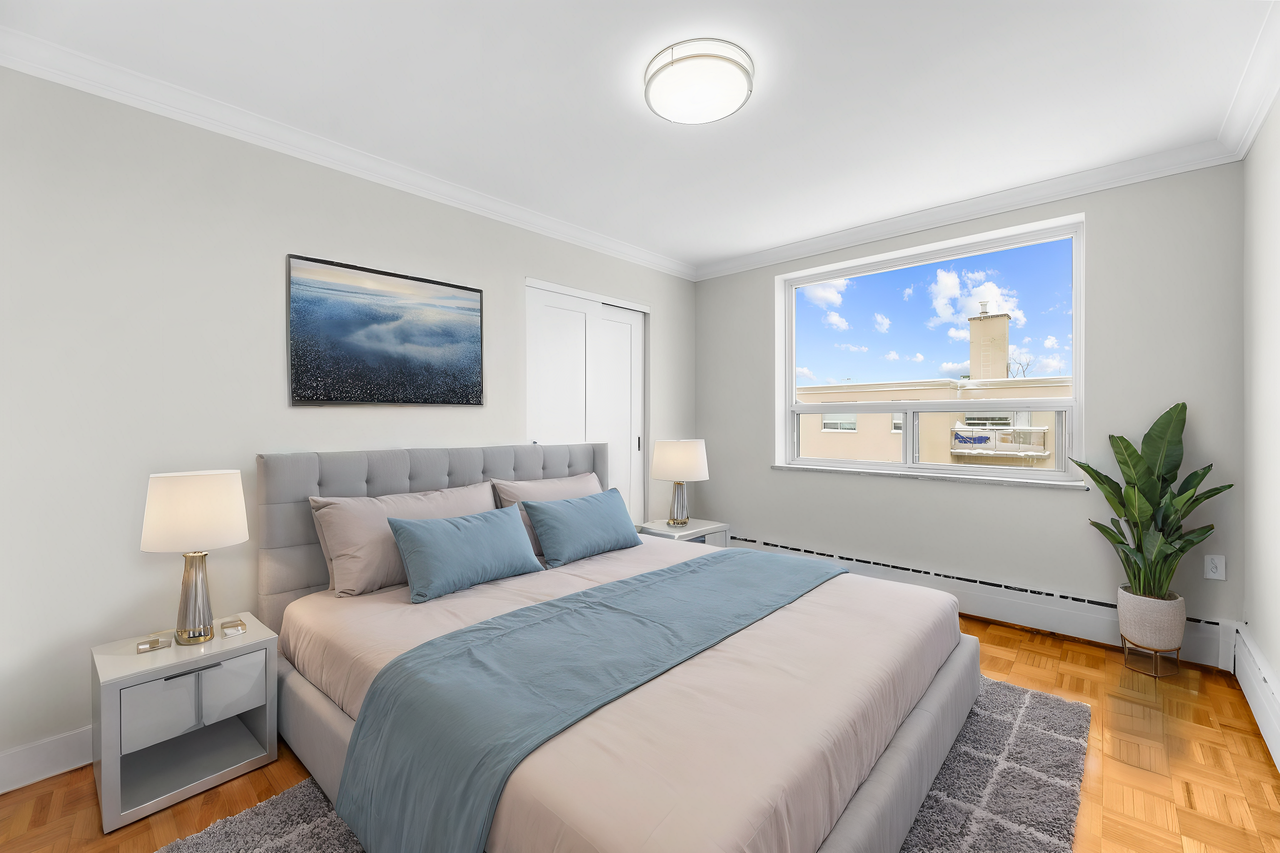 South Grand Apartments - Photo 6 of 12