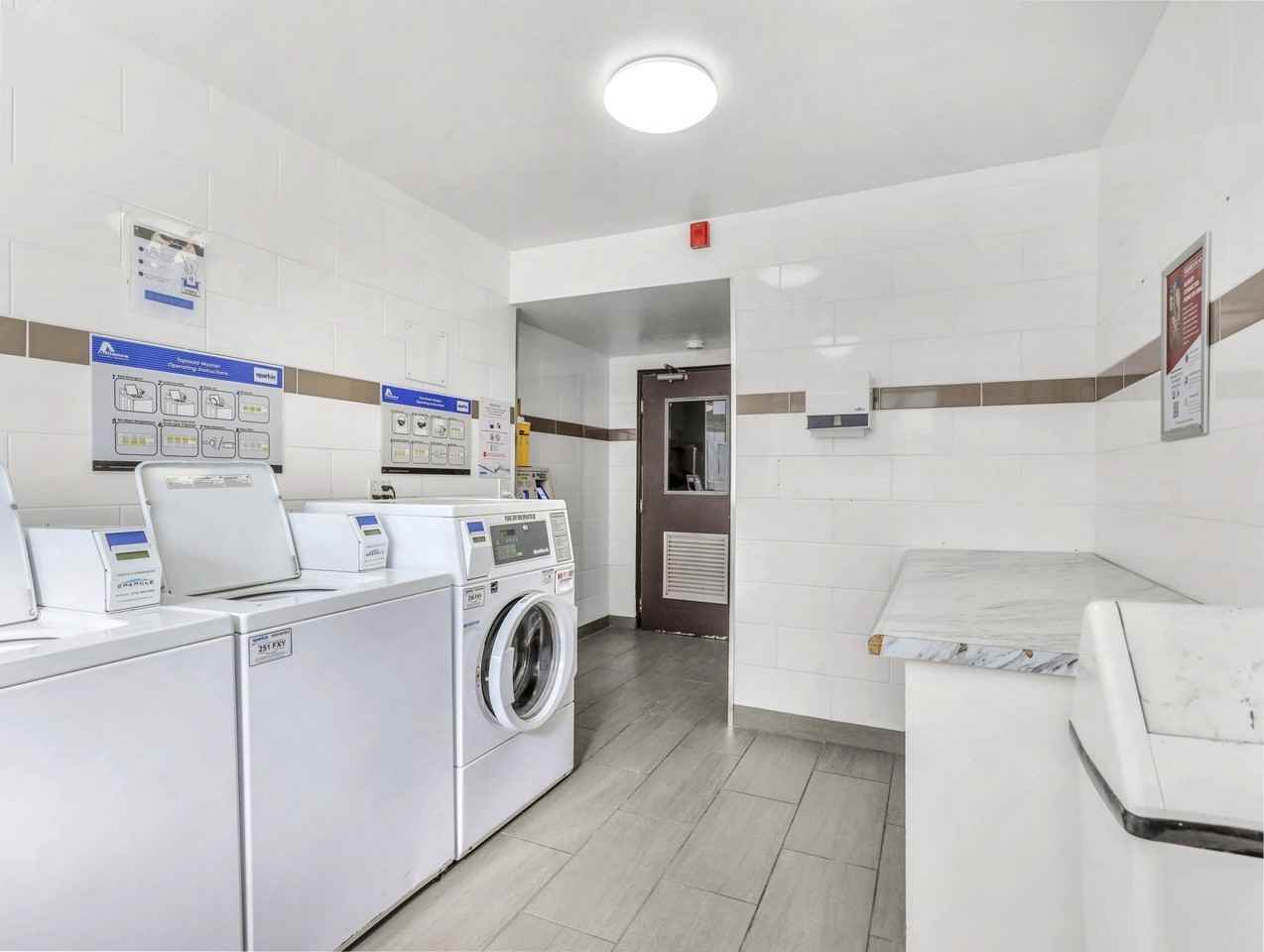 South Grand Apartments - Photo 6 of 10