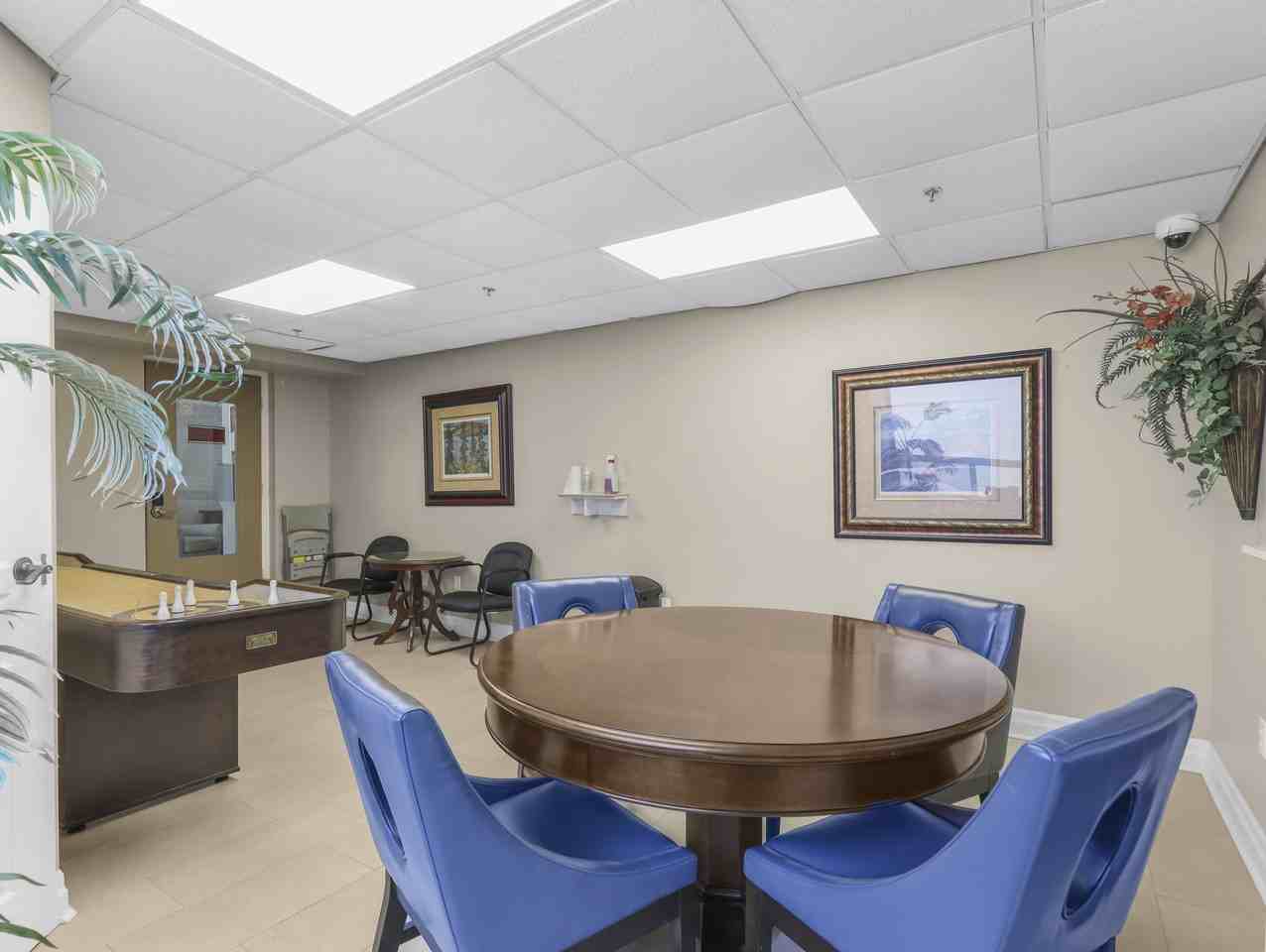 South Grand Apartments - Photo 7 of 10