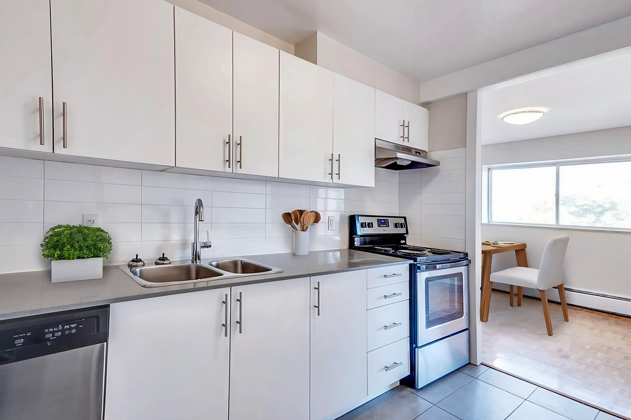 Metropolitan Towers - Photo 4 of 13