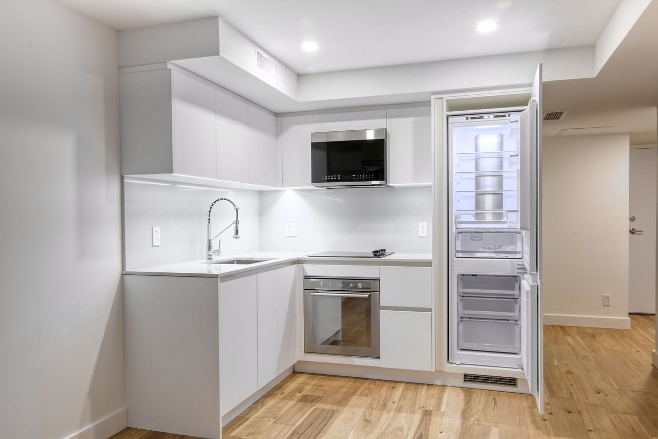 3460 Peel Street - Photo 2 of 50