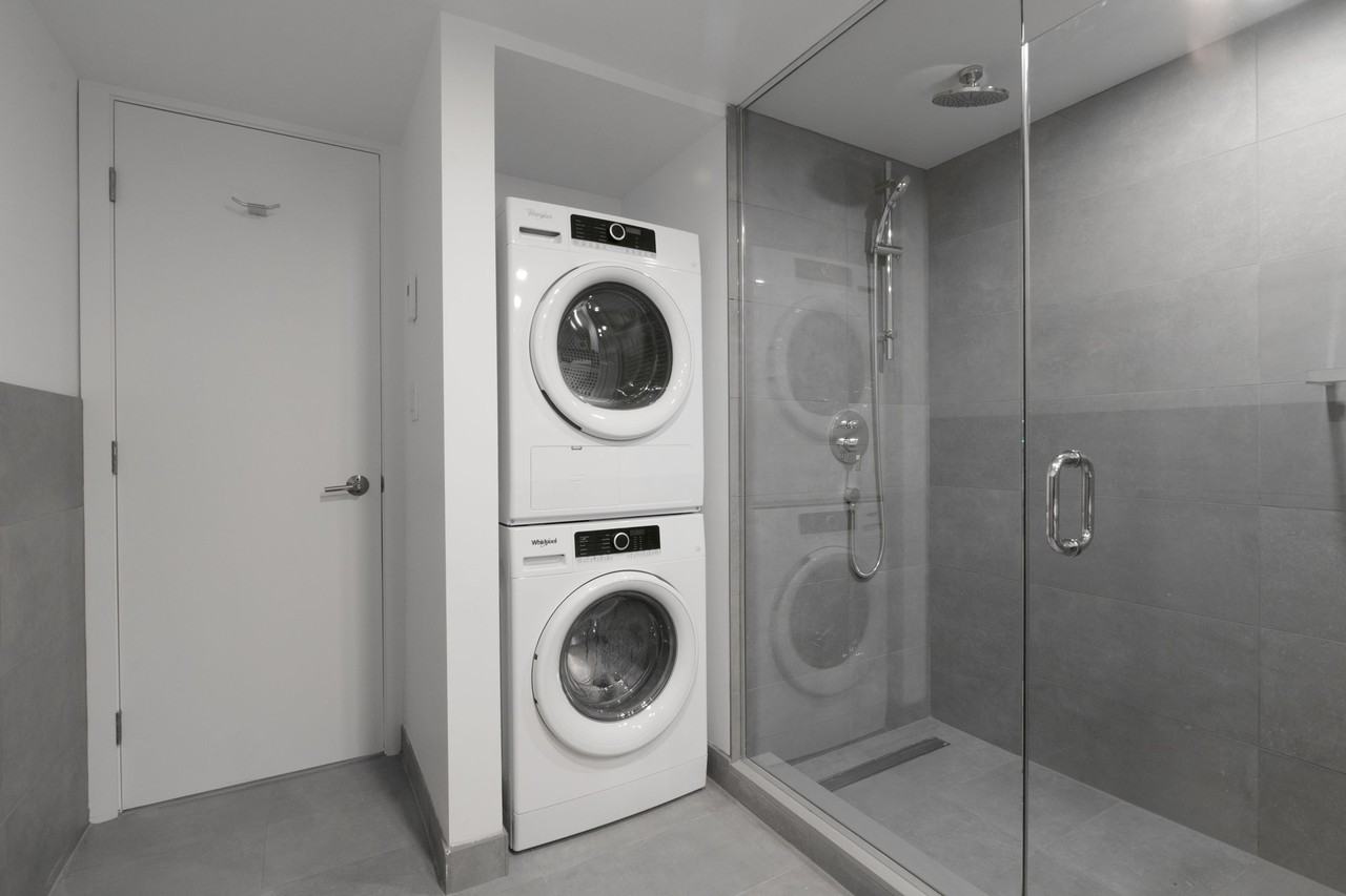3460 Peel Street - Photo 4 of 50