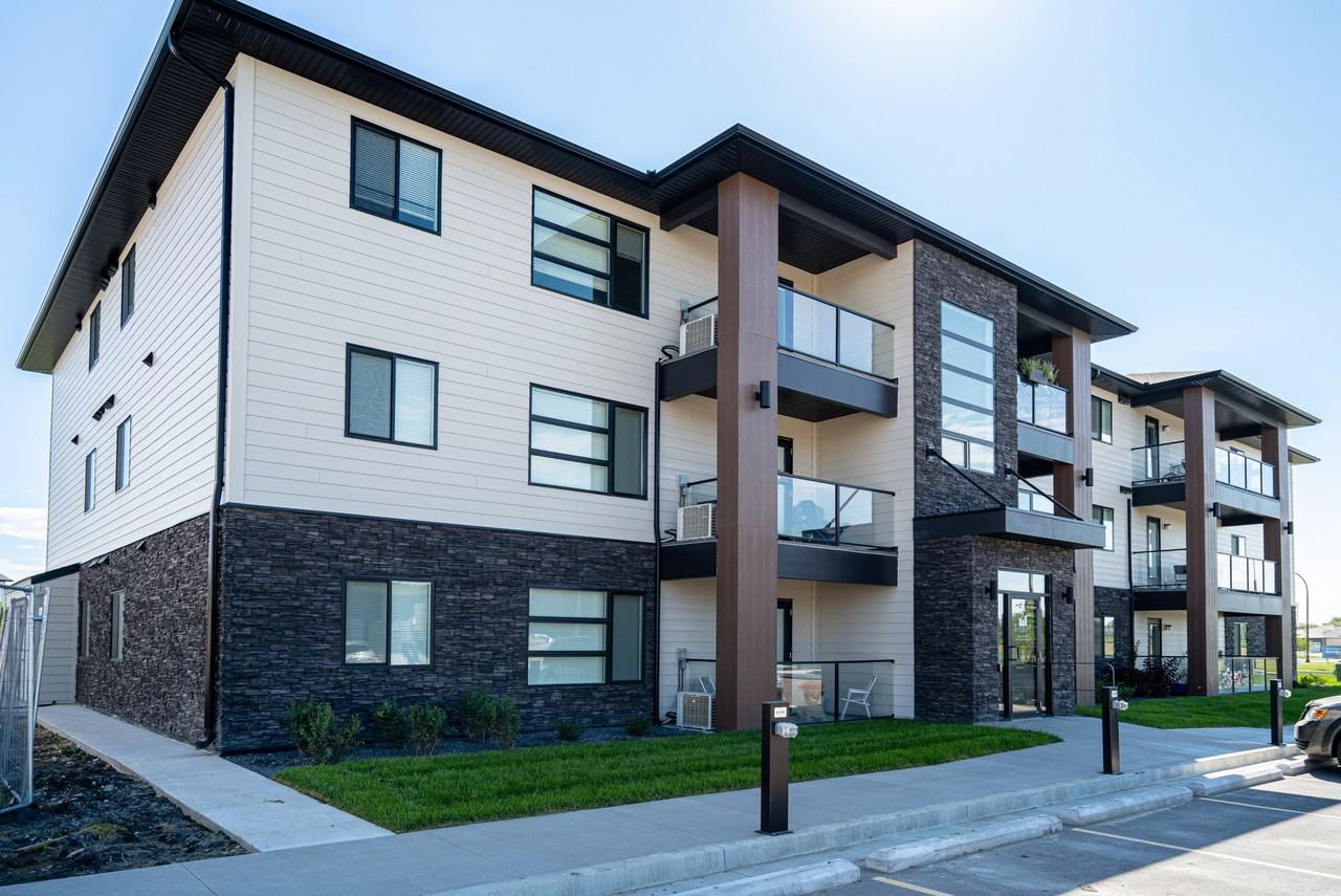 The One - Photo 4 of 50