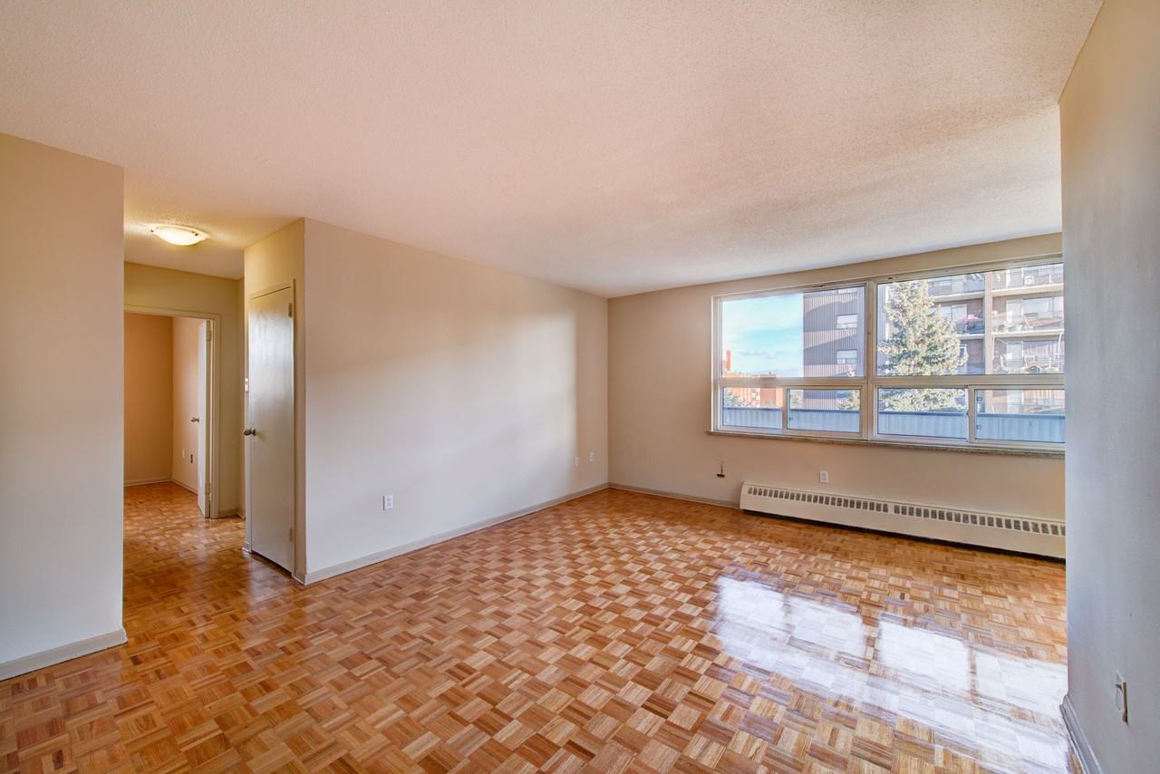 Strathroy Manor - Photo 7 of 19