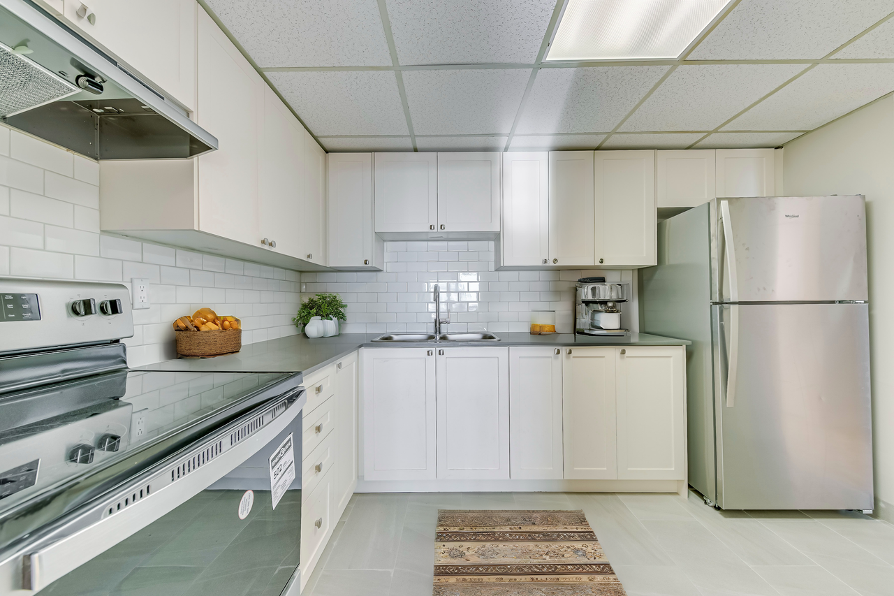 Premier Court Apartments - Photo 4 of 17