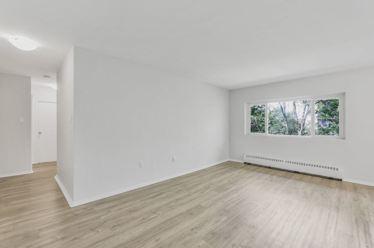 Huron Village Apartments - Photo 5 of 22