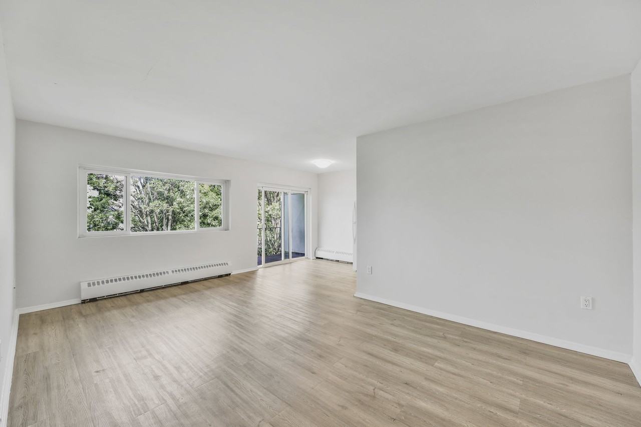 Huron Village Apartments - Photo 6 of 22