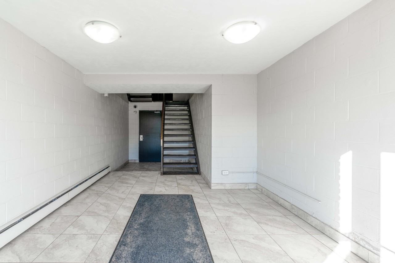 Bruce Manor Apartments - Photo 4 of 16