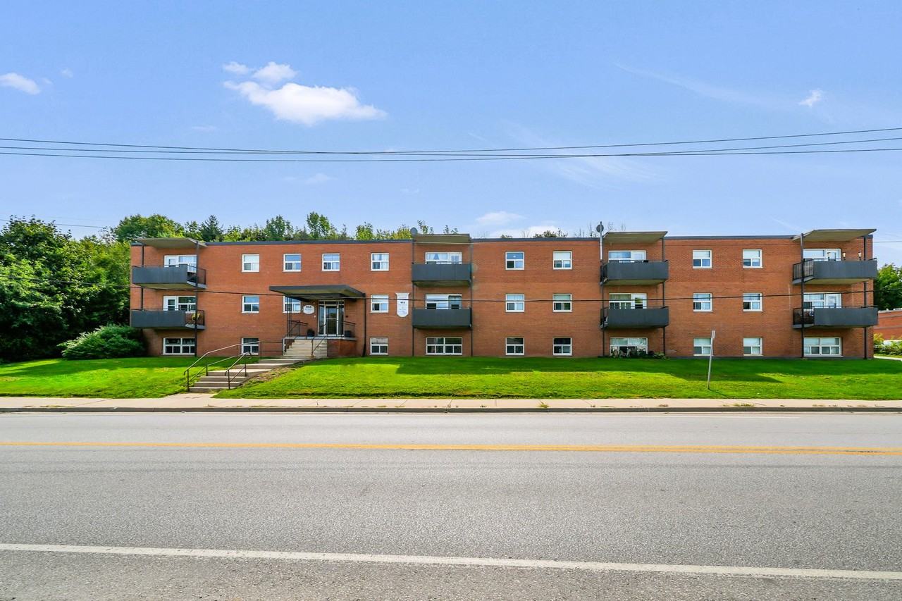 Bayfield Manor Apartments - Photo 2 of 23