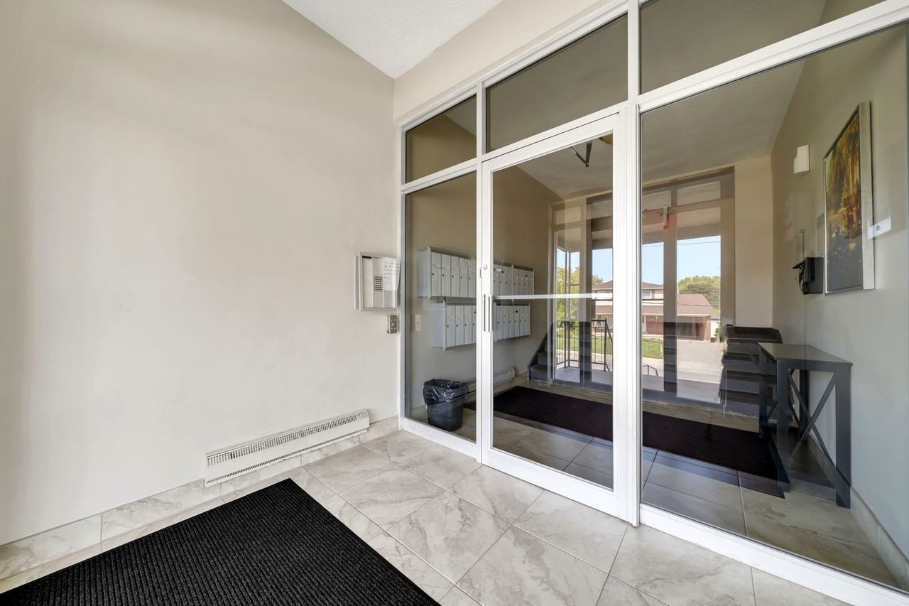 Bayfield Manor Apartments - Photo 5 of 23