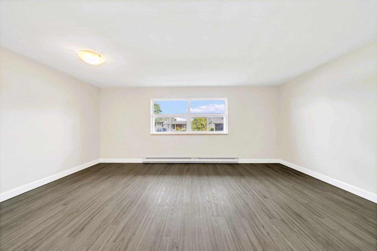 Bayfield Manor Apartments - Photo 7 of 22