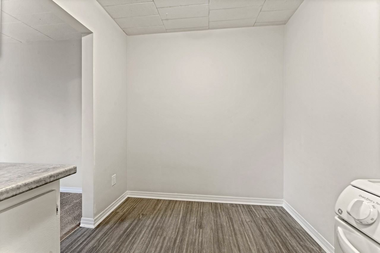 Sun Ray Manor Apartments - Photo 7 of 14