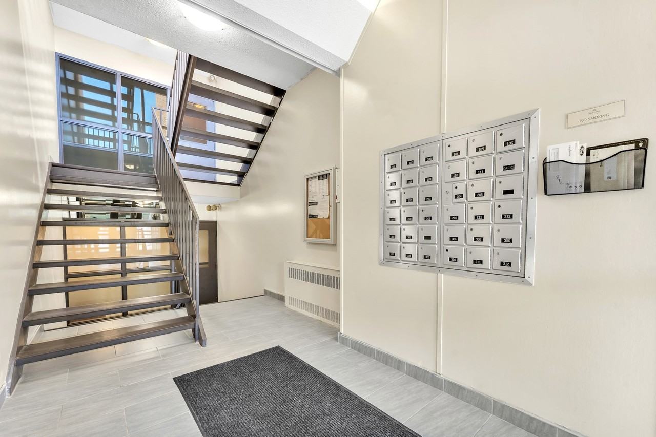 Thomas Apartments - Photo 5 of 24