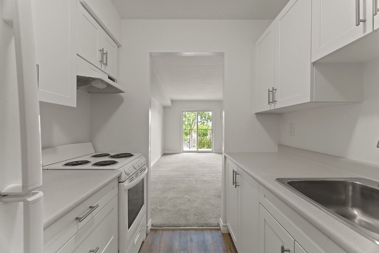 Rivershore Tower Apartments - Photo 7 of 20