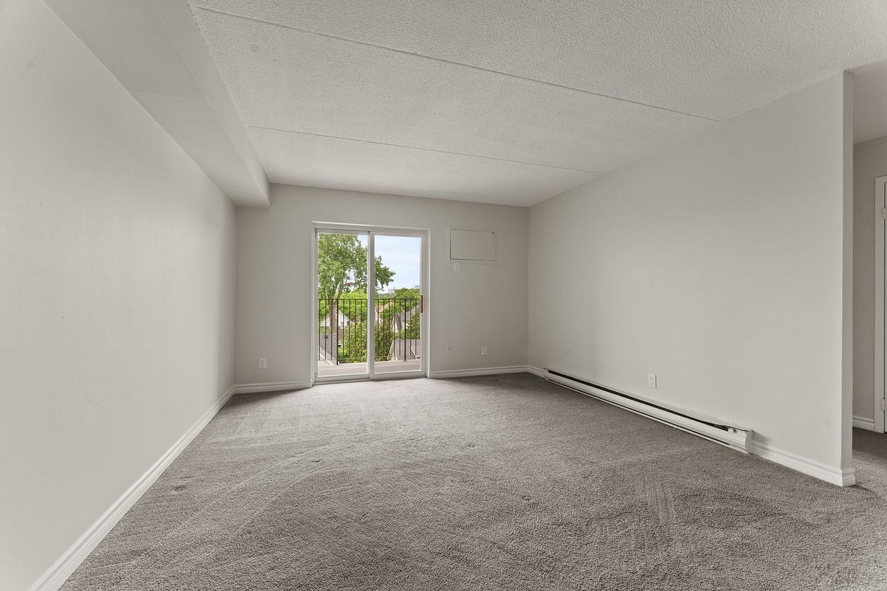 Rivershore Tower Apartments - Photo 7 of 19