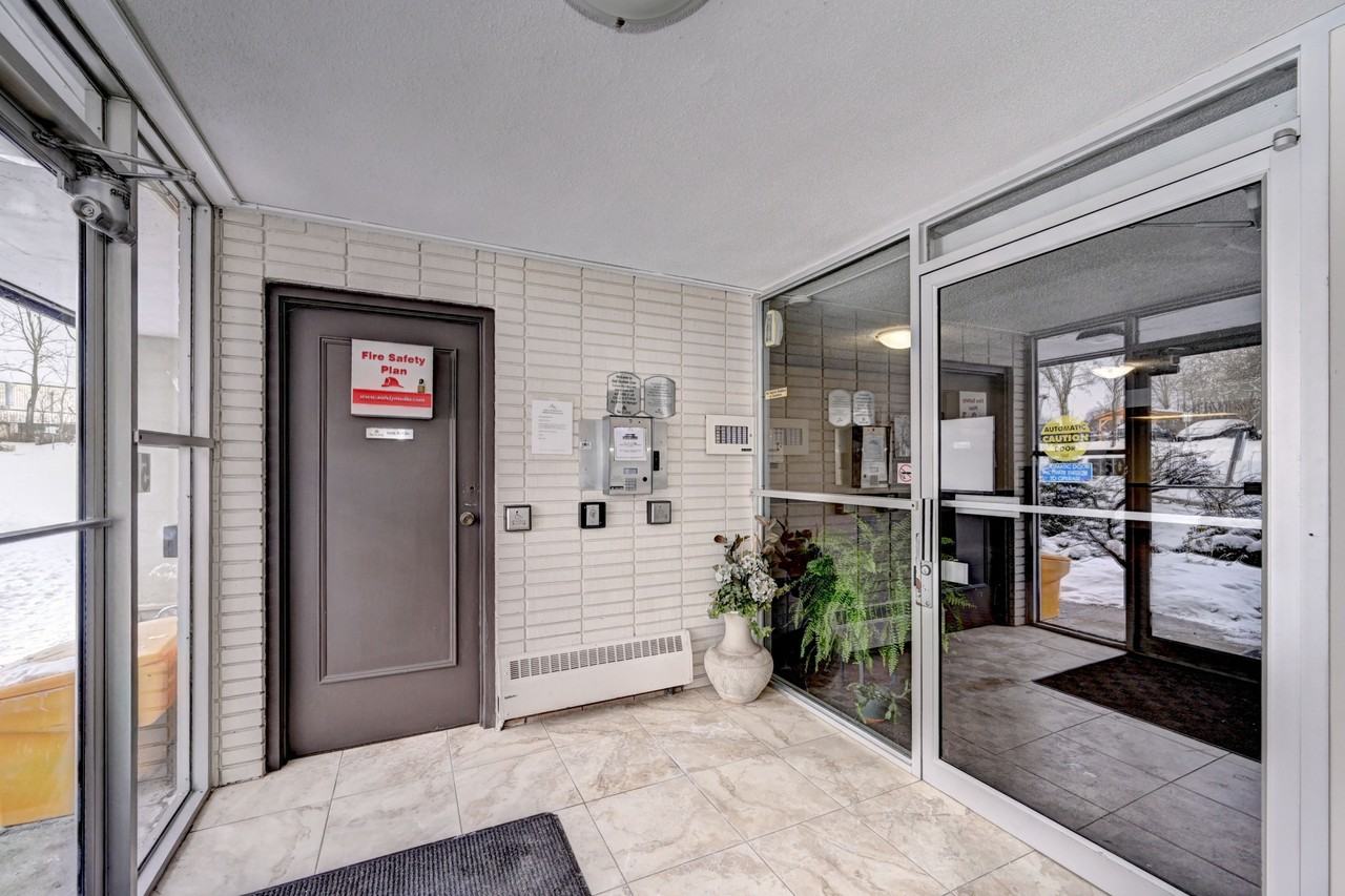 Lakeview Towers Apartments - Photo 6 of 25