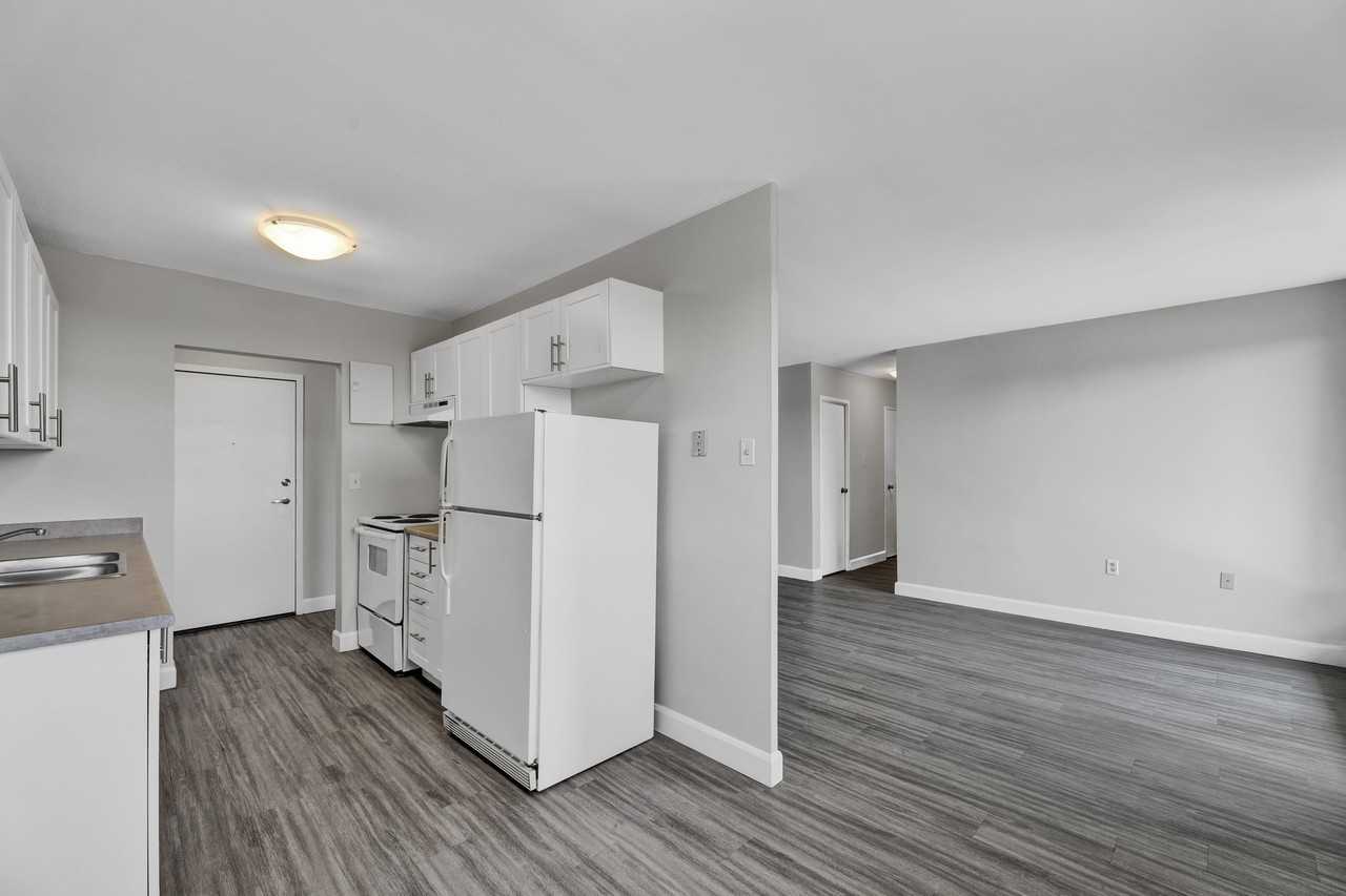 Park Tower Apartments - Photo 7 of 24