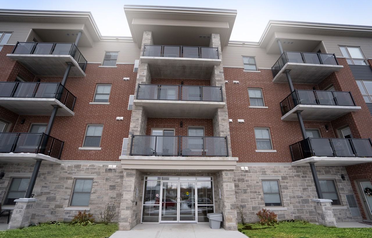 Oxford Haus Apartments - Photo 3 of 26