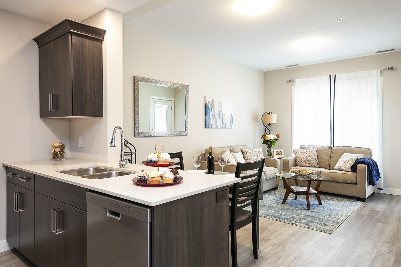 Oxford Haus Apartments - Photo 7 of 26