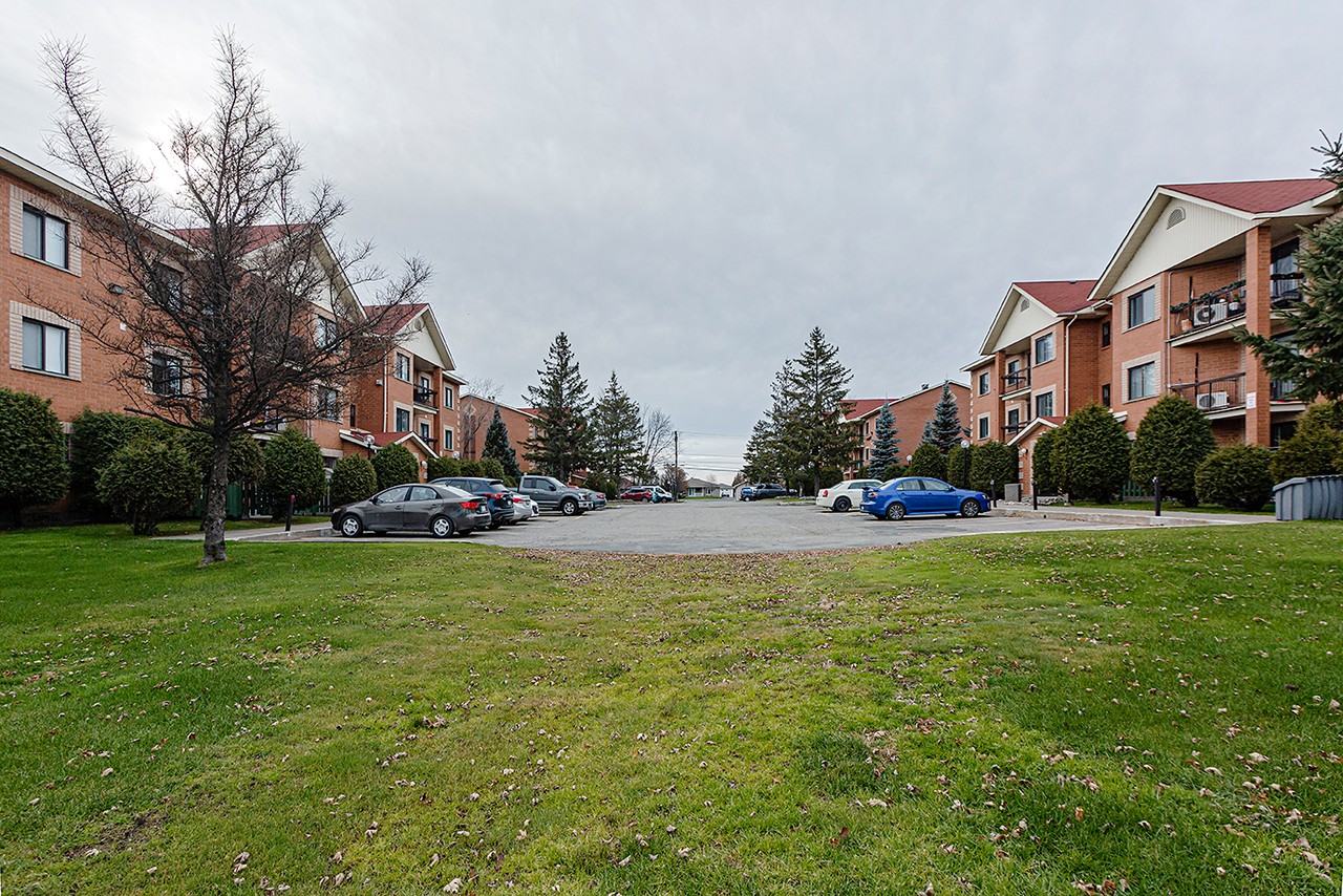 Place Notre Dame Apartments - Photo 3 of 21