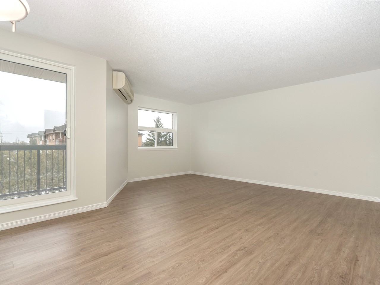 Place Notre Dame Apartments - Photo 7 of 21