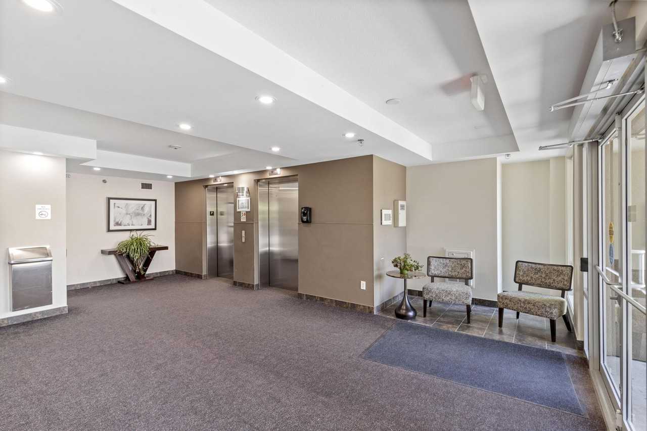 Lake Country Lofts Apartments - Photo 4 of 30