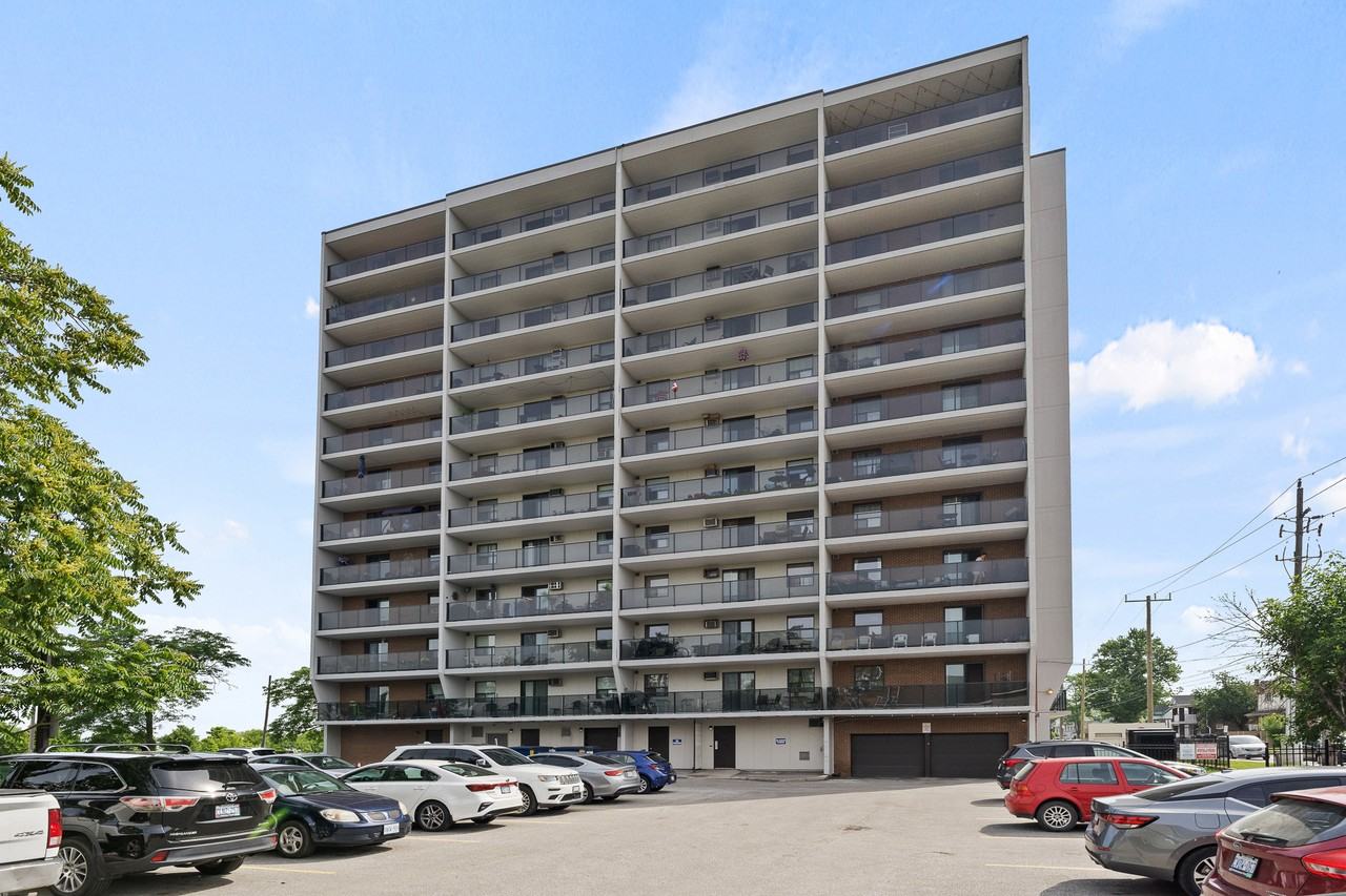 Royal Tower Apartments - Photo 3 of 23