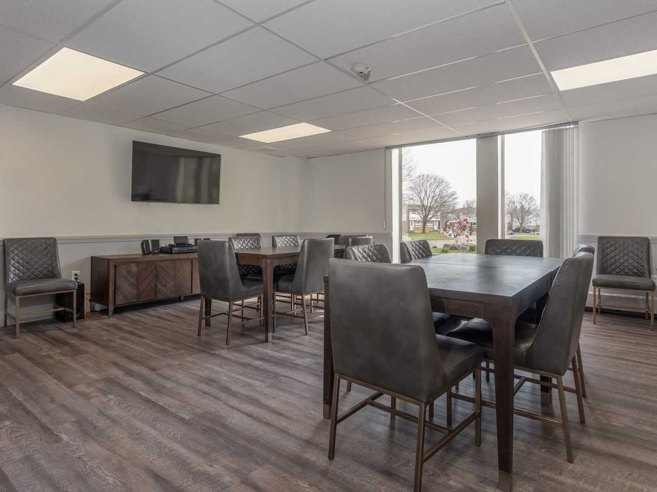 Broadway Apartments - Photo 7 of 22