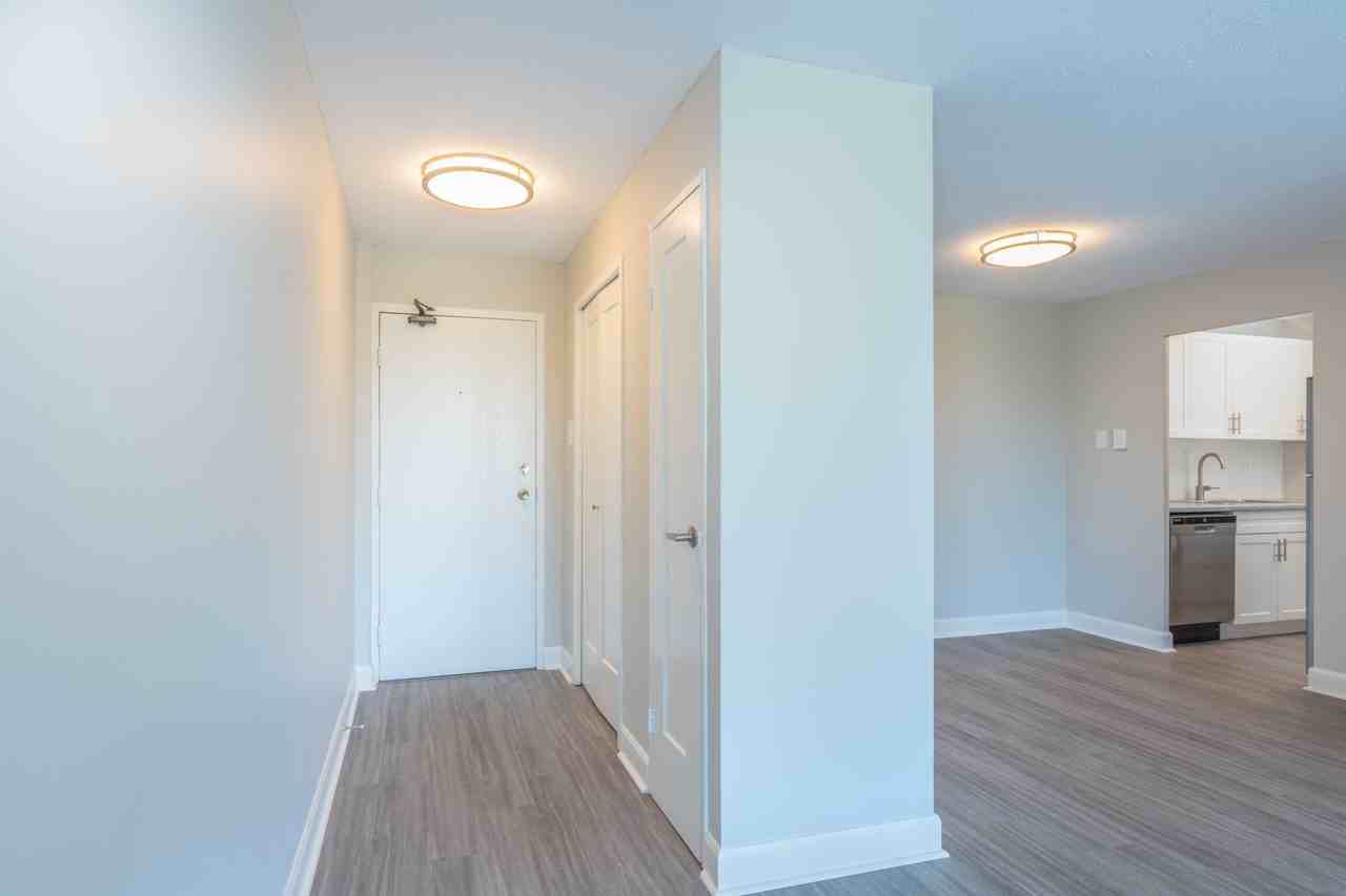 High Park Place Apartments - Photo 6 of 25