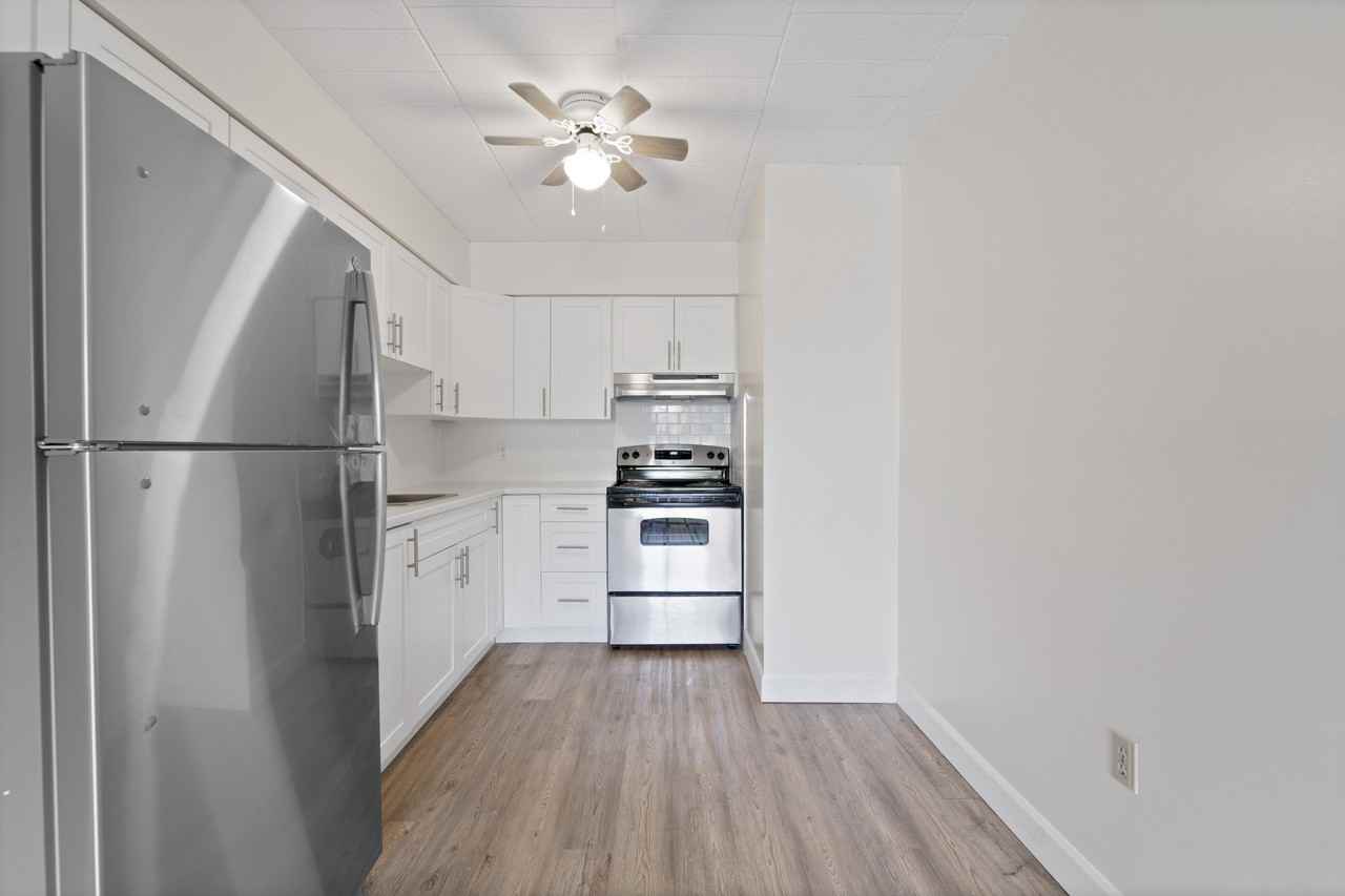 Linden Tower Apartments - Photo 4 of 18