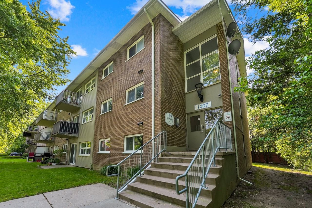 Huron Gardens Apartments - Photo 2 of 22