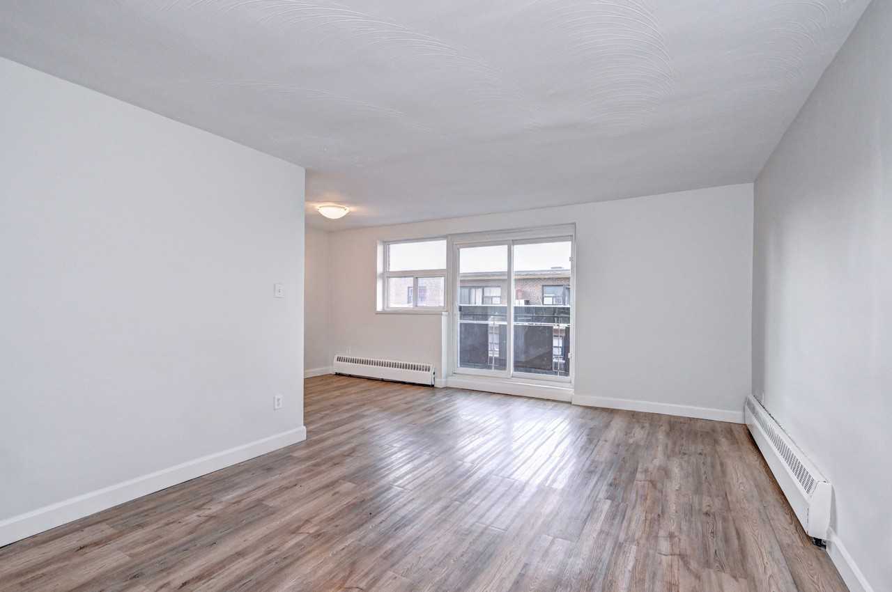 85 and 89 Willow Road Apartments - Photo 7 of 24