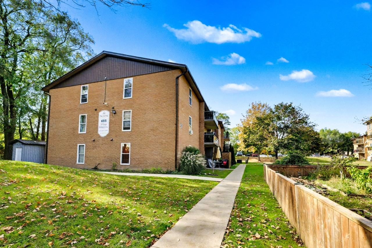 Park Place on Village Green Apartments - Photo 5 of 26