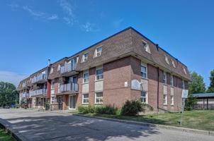 featured image of 108 108, 116, 124, 132, 140 & 148 Hincks St.