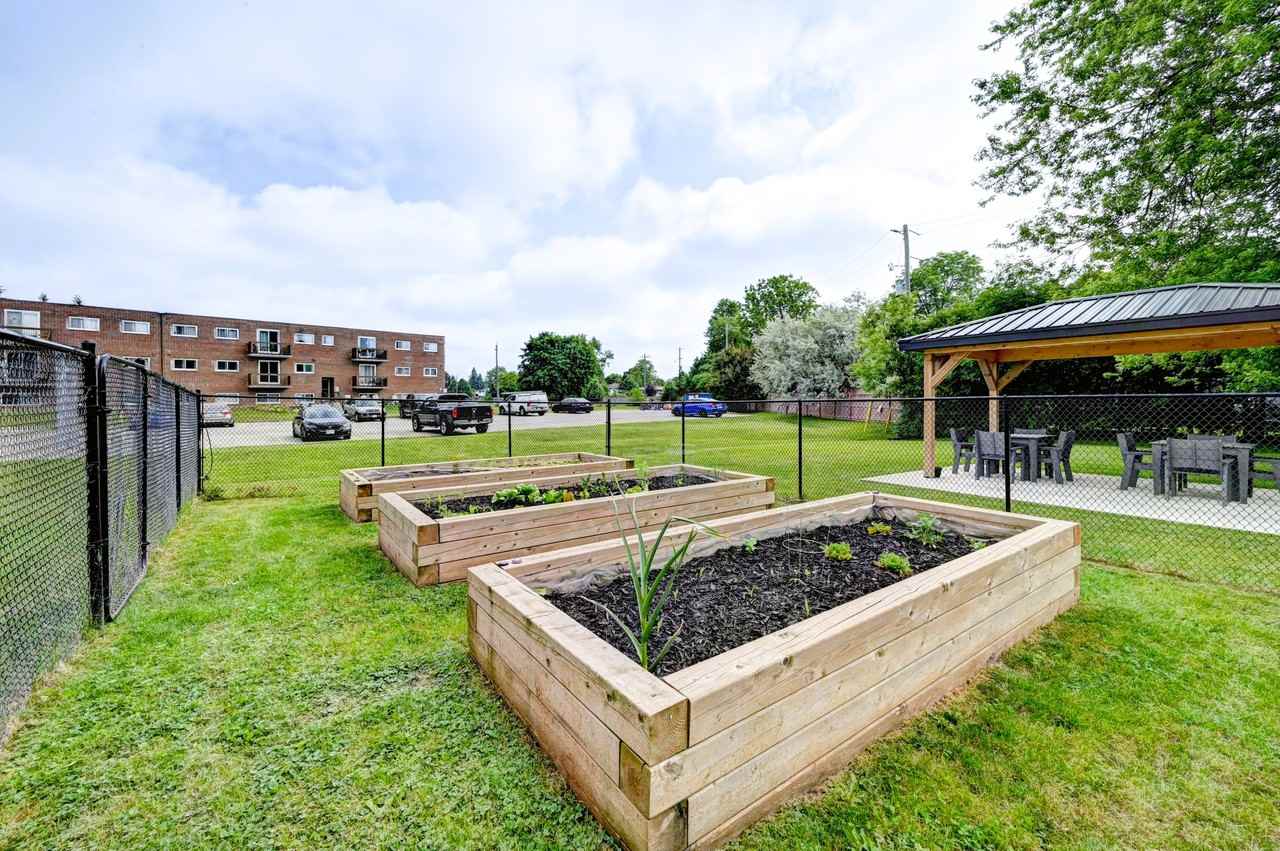 Flamingo Apartments - Photo 5 of 26