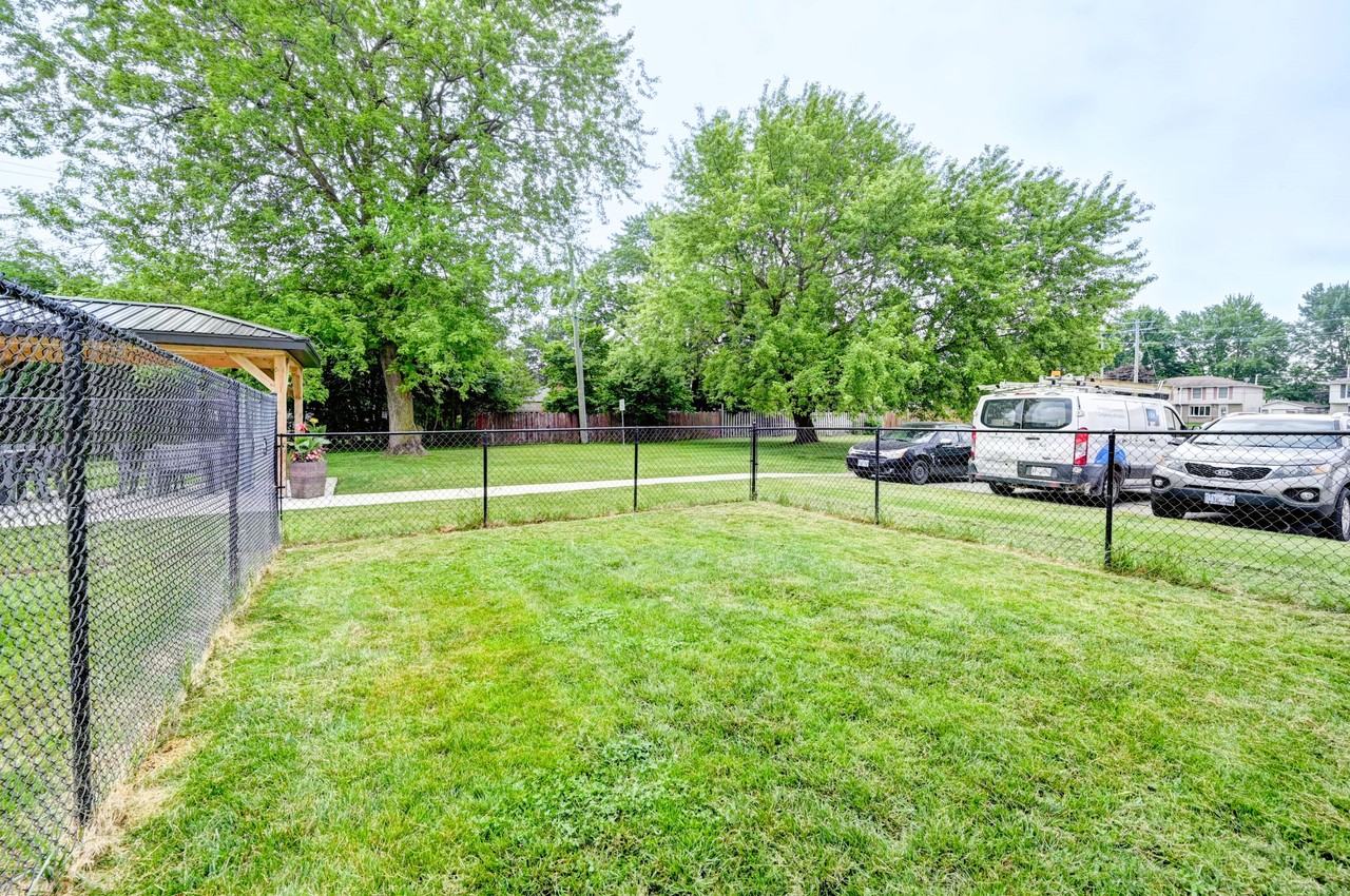 Flamingo Apartments - Photo 6 of 26