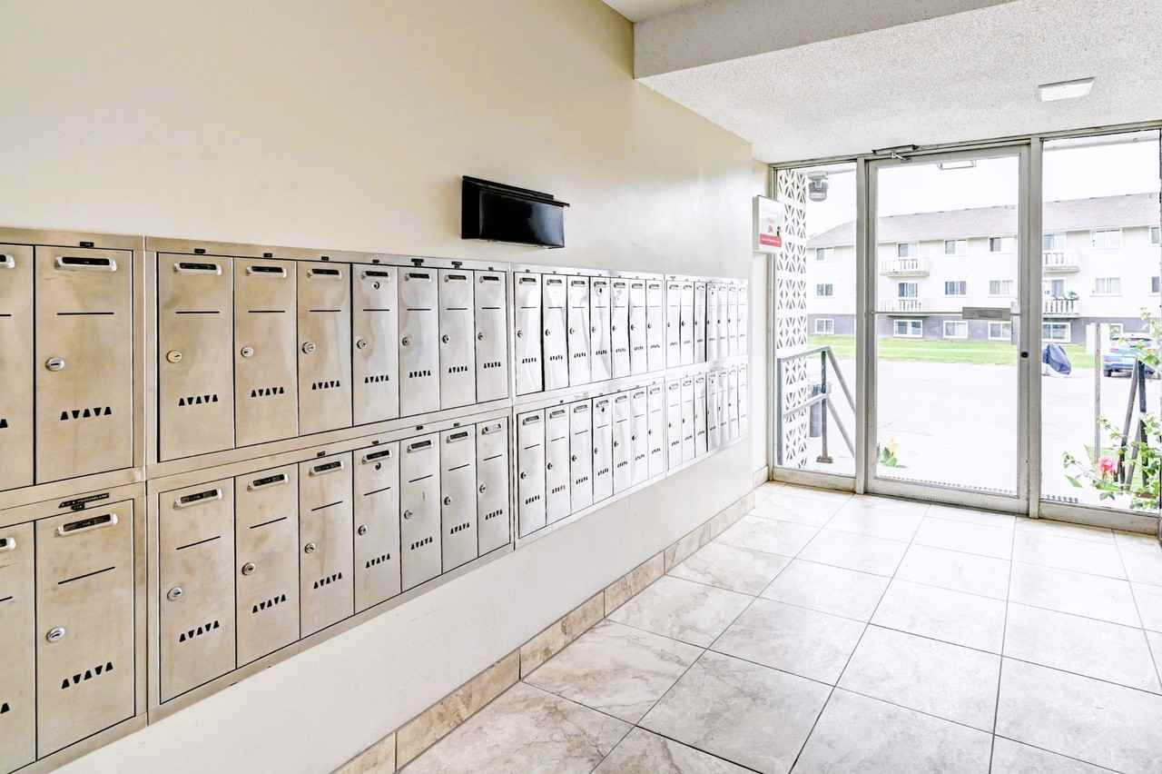 Flamingo Apartments - Photo 7 of 26