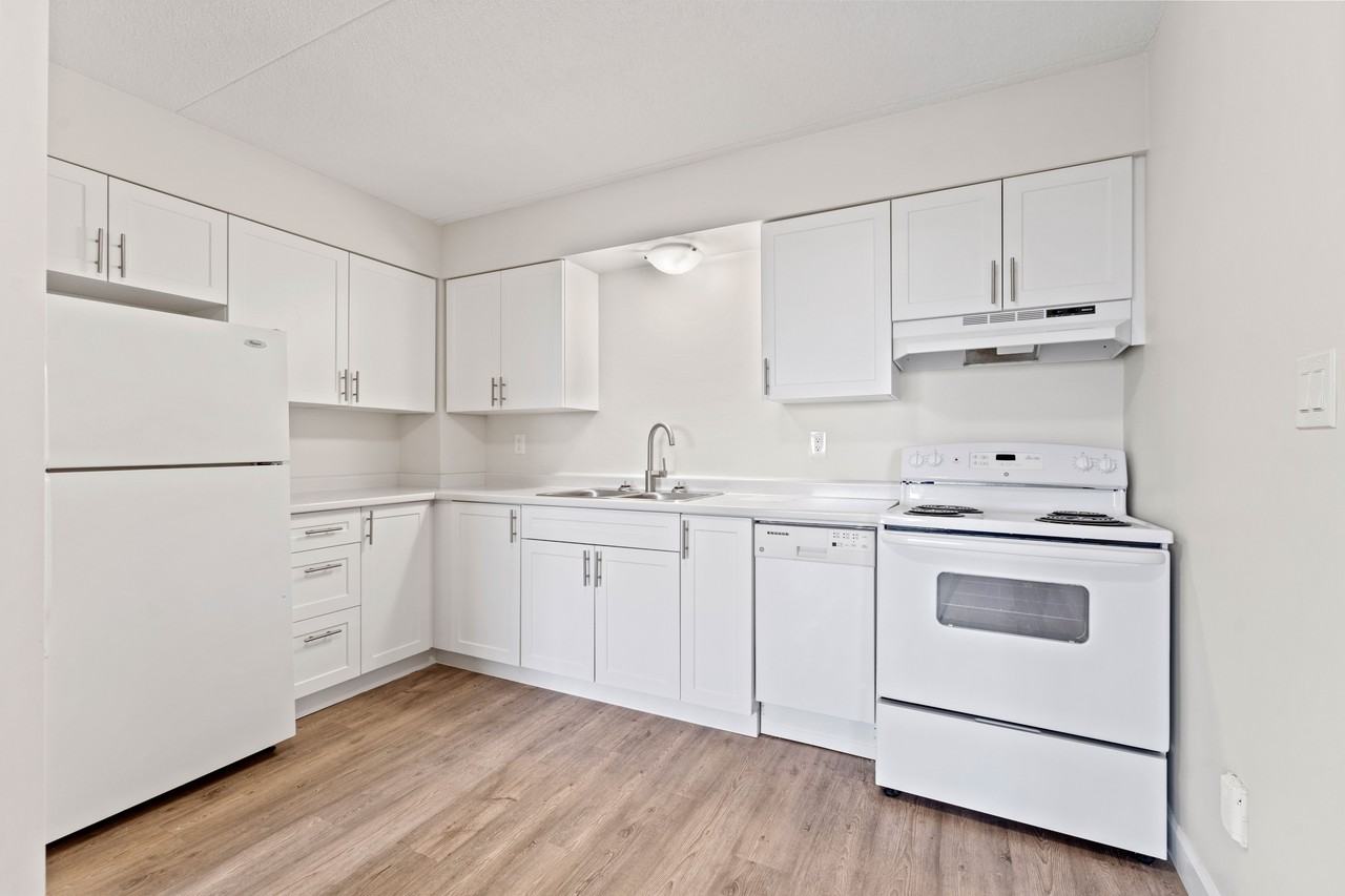 Plaza East Apartments - Photo 6 of 23