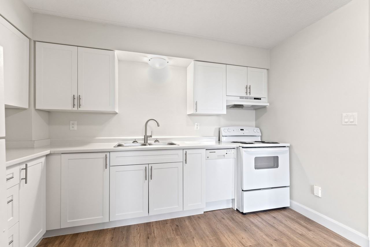 Plaza East Apartments - Photo 7 of 23