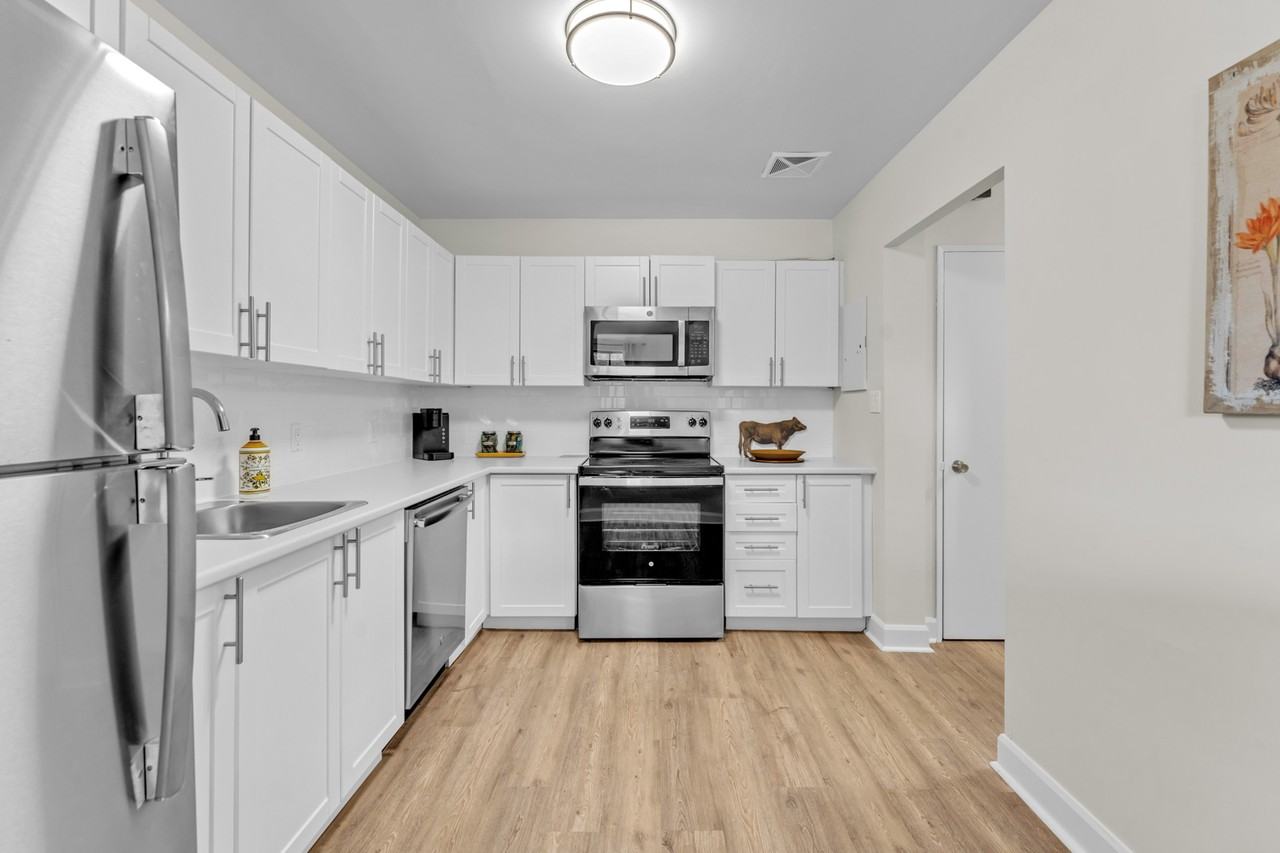 Village on the River Apartments - Photo 6 of 25