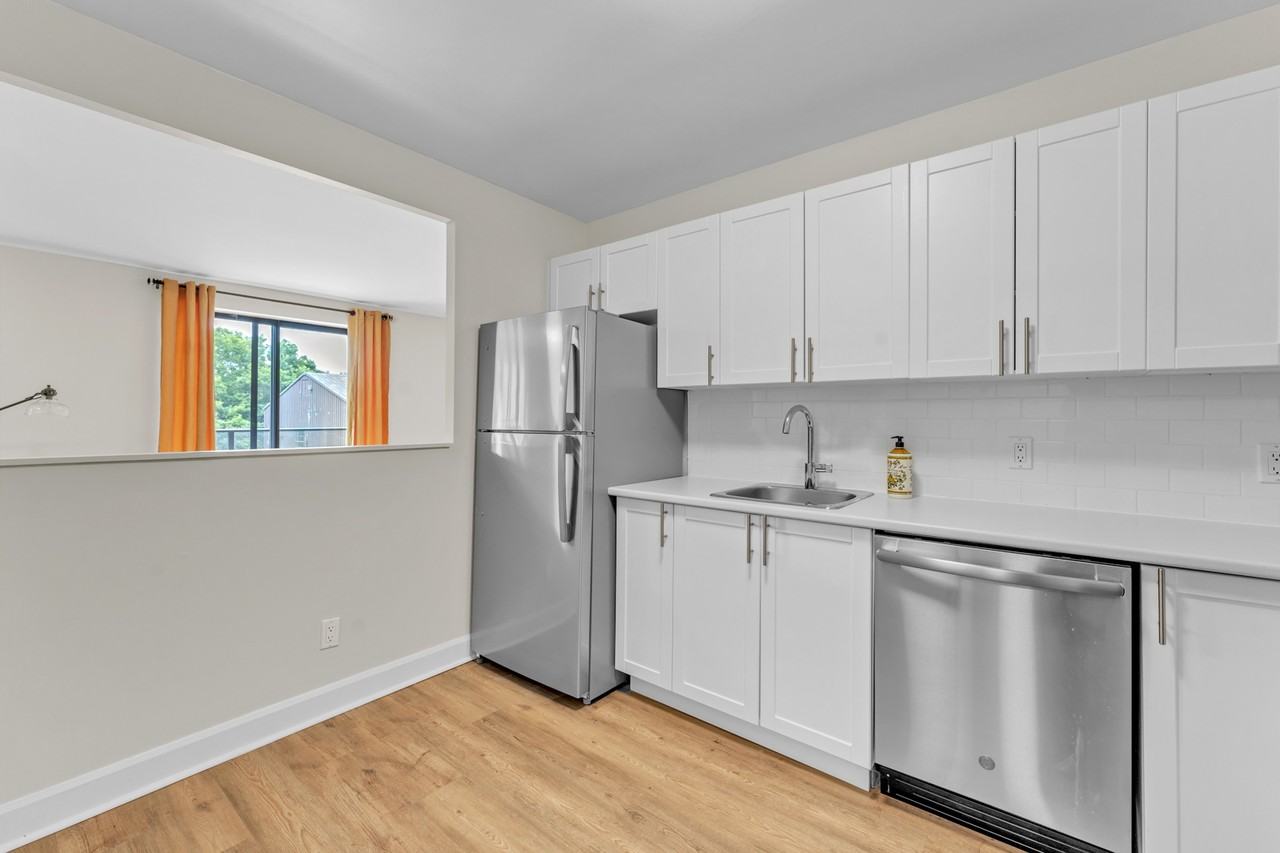 Village on the River Apartments - Photo 7 of 25