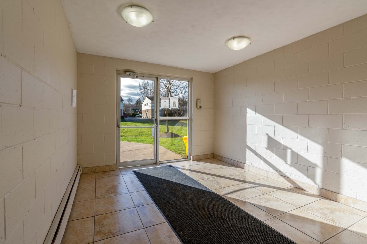 Georgian Manor Apartments - Photo 4 of 19