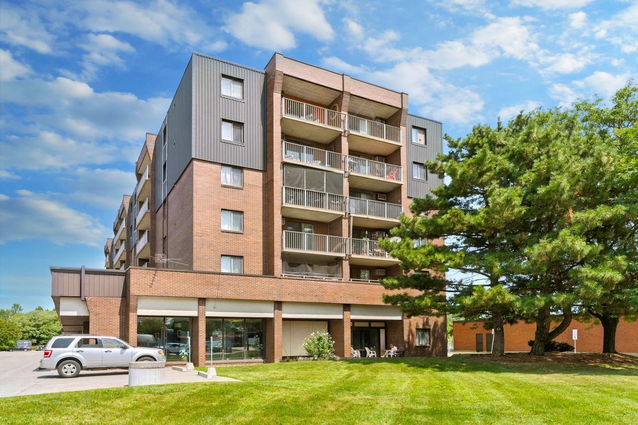 Place Tecumseh Apartments - Photo 5 of 25