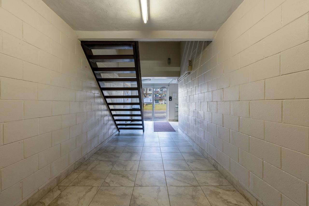 Thompson Manor Apartments - Photo 5 of 20