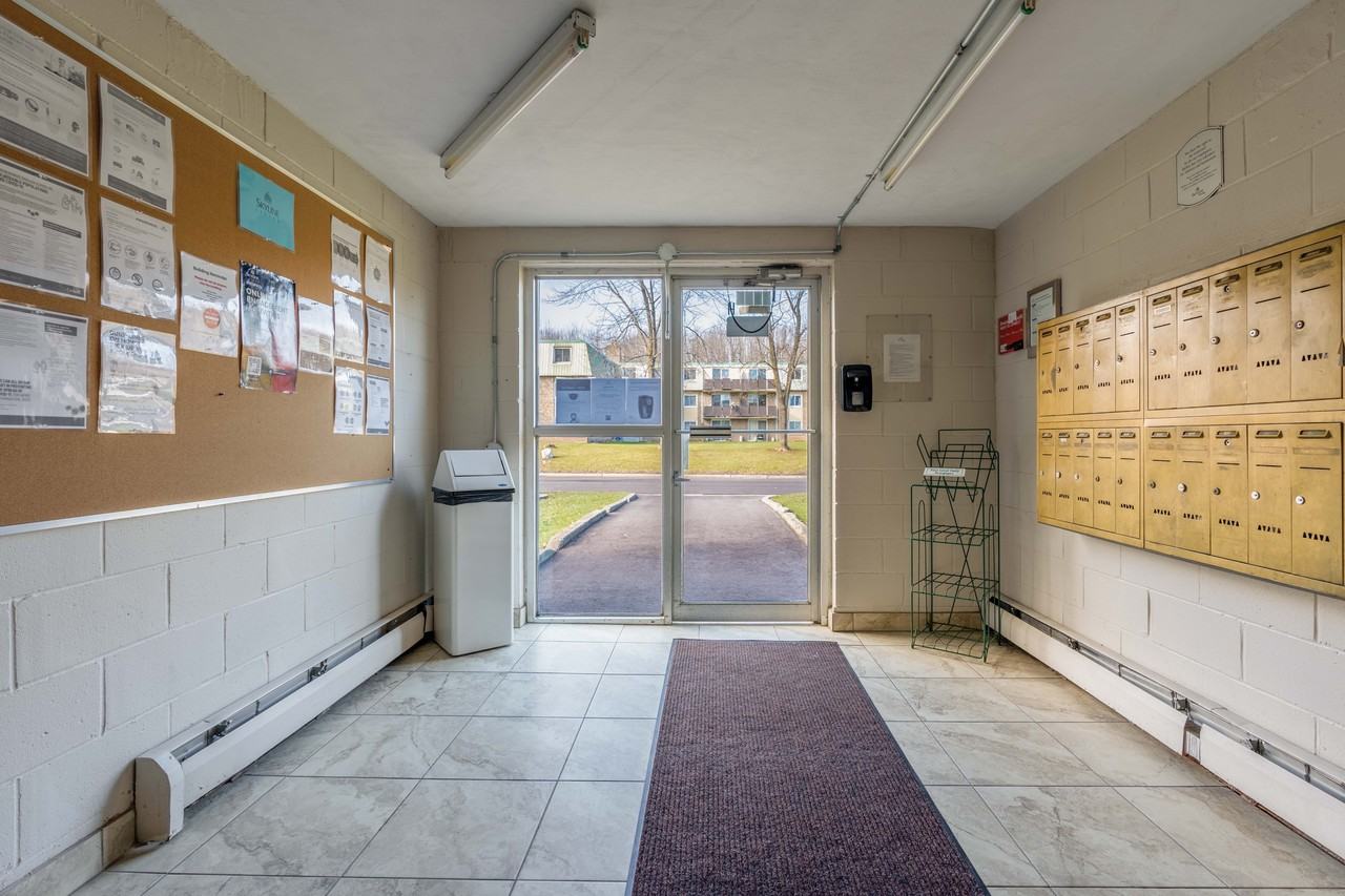 Thompson Manor Apartments - Photo 6 of 20