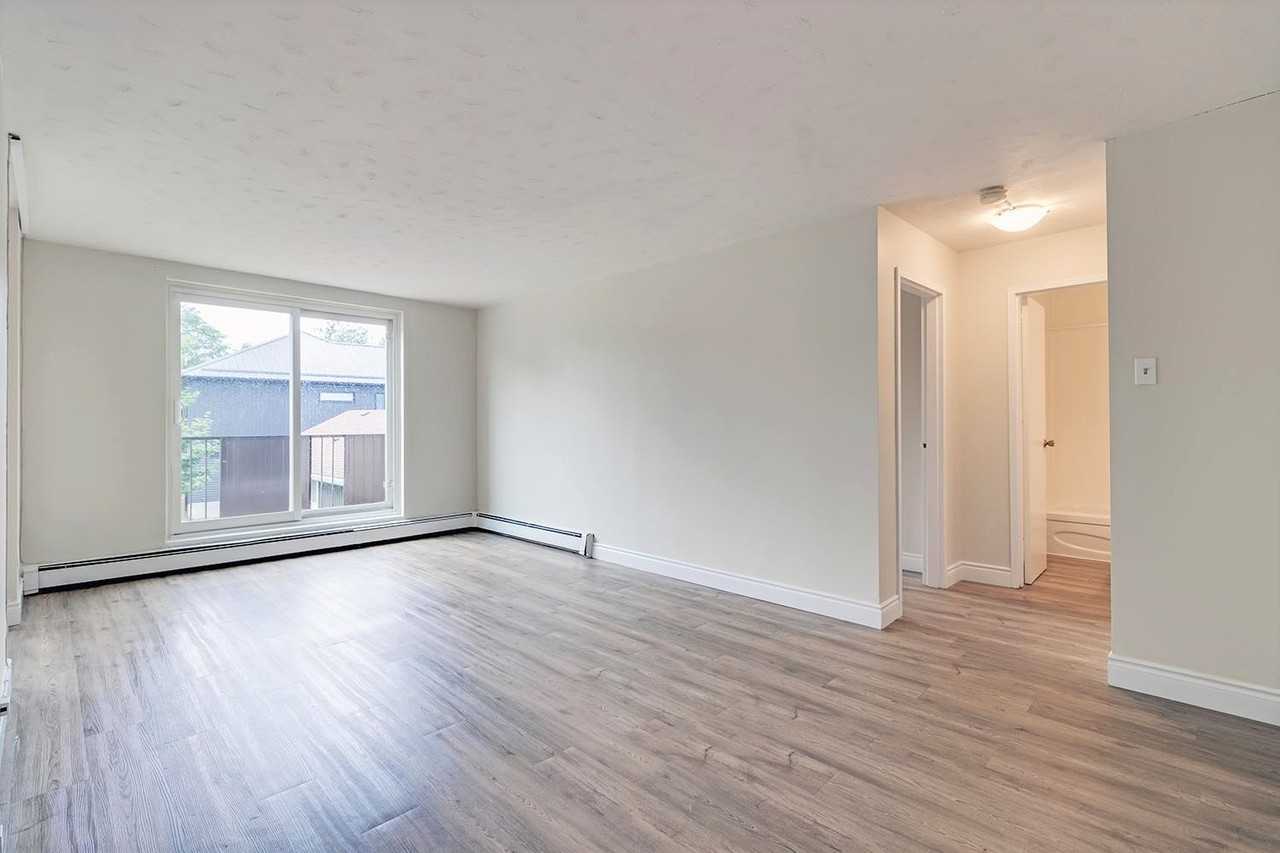 Thompson Manor Apartments - Photo 7 of 19
