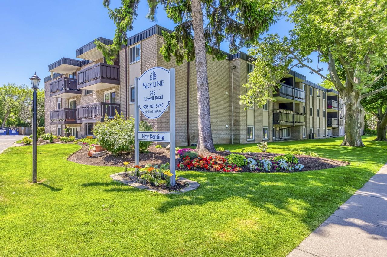 Lakeside Gardens Apartments - Photo 2 of 24