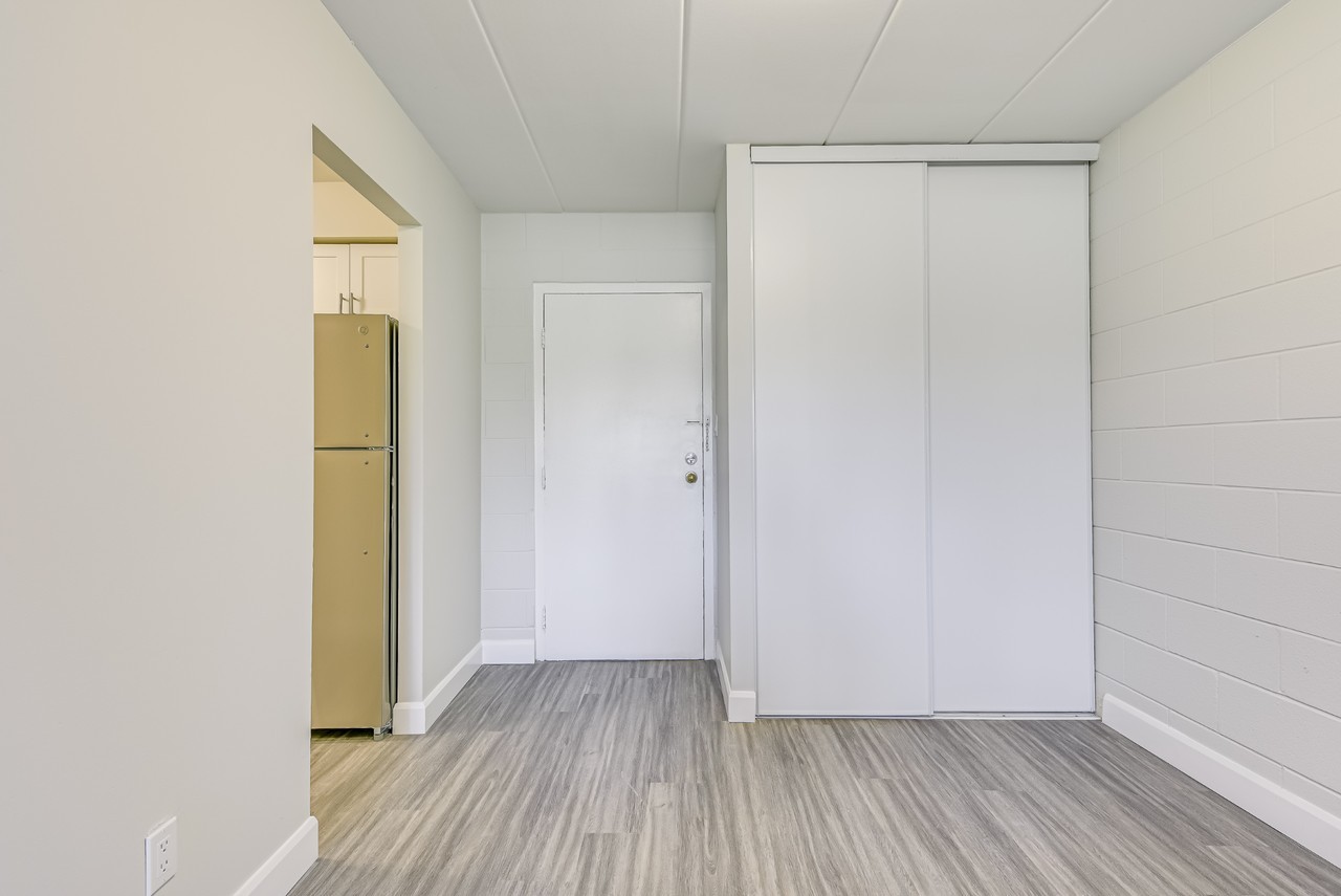 Lakeside Gardens Apartments - Photo 7 of 24