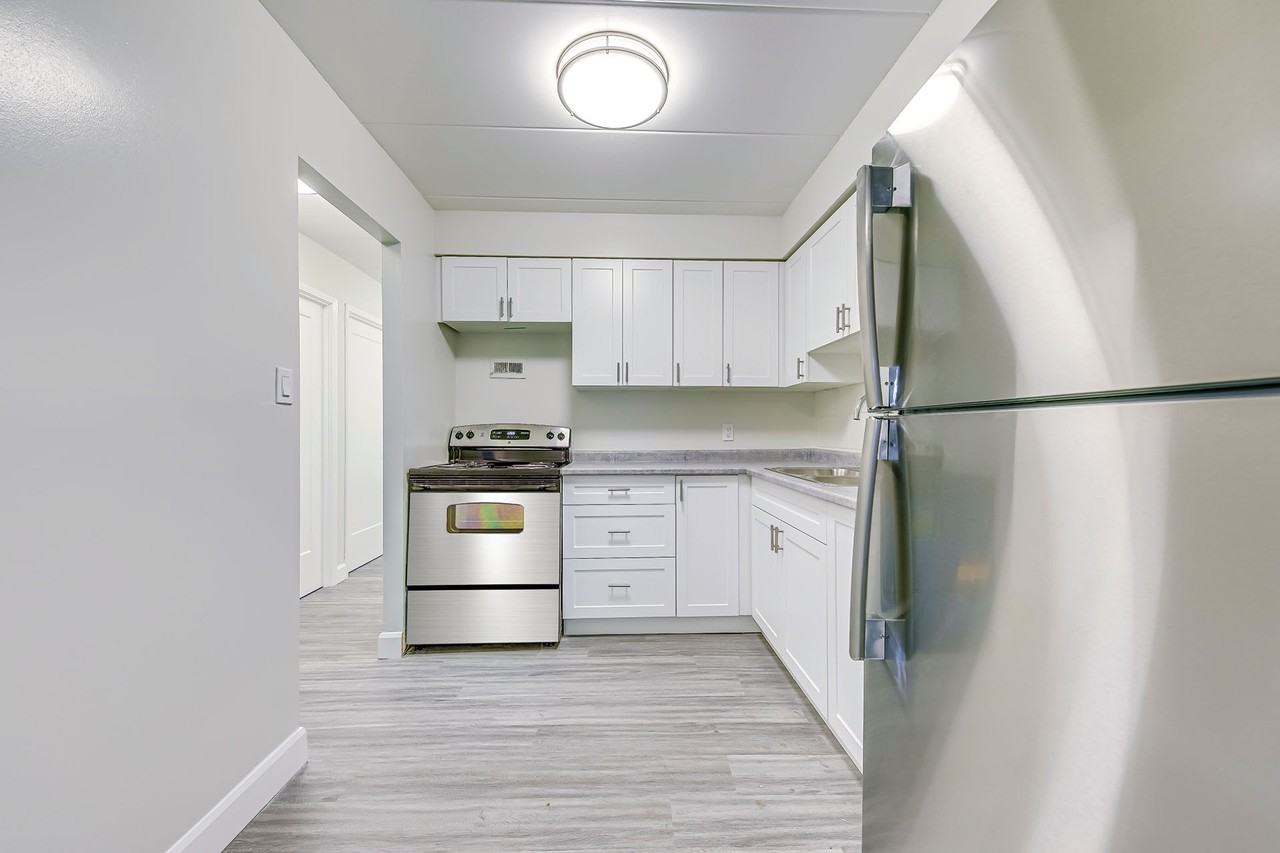 Lakeside Gardens Apartments - Photo 7 of 23